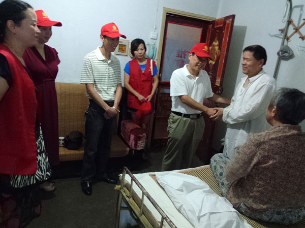 市中醫(yī)院衛(wèi)生志愿服務(wù)隊走進紅太陽社區(qū)