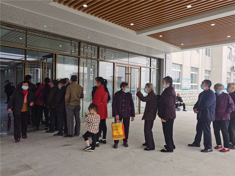 信陽(yáng)市中醫(yī)院城東辦事處社區(qū)衛(wèi)生服務(wù)中心開(kāi)展老年人免費(fèi)體檢活動(dòng)