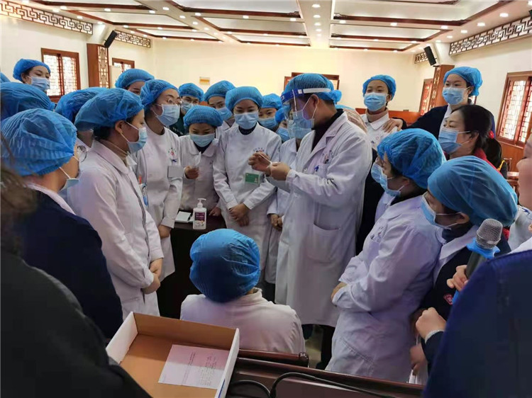 信陽市中醫(yī)院開展新冠肺炎核酸采樣及防護服穿脫技術培訓