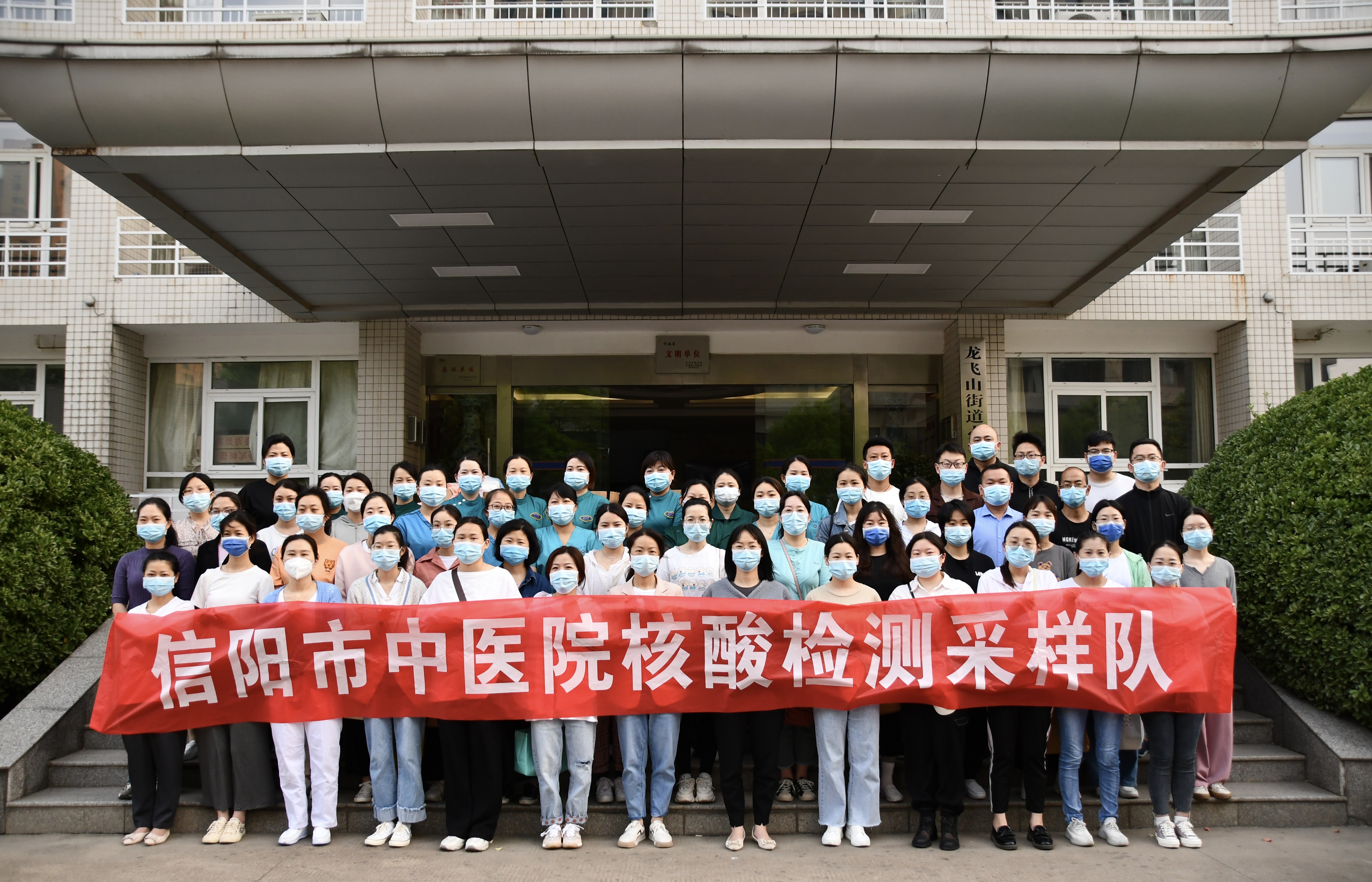 攜手出征，他們是抗疫戰(zhàn)場(chǎng)“夫妻兵”